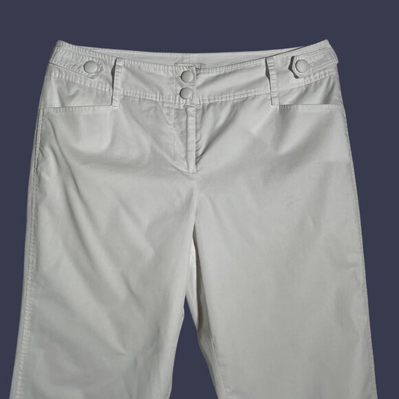 Ann Taylor LOFT [10 - EUC] White Button-Detail Cropped Casual Pants - Picture 4 of 9